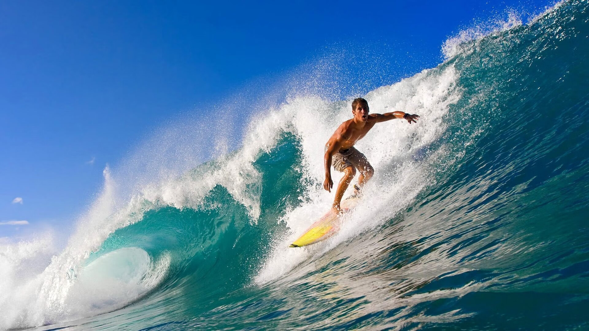 “东安湖赛场：跑酷选手与障碍赛道之间的极限博弈”