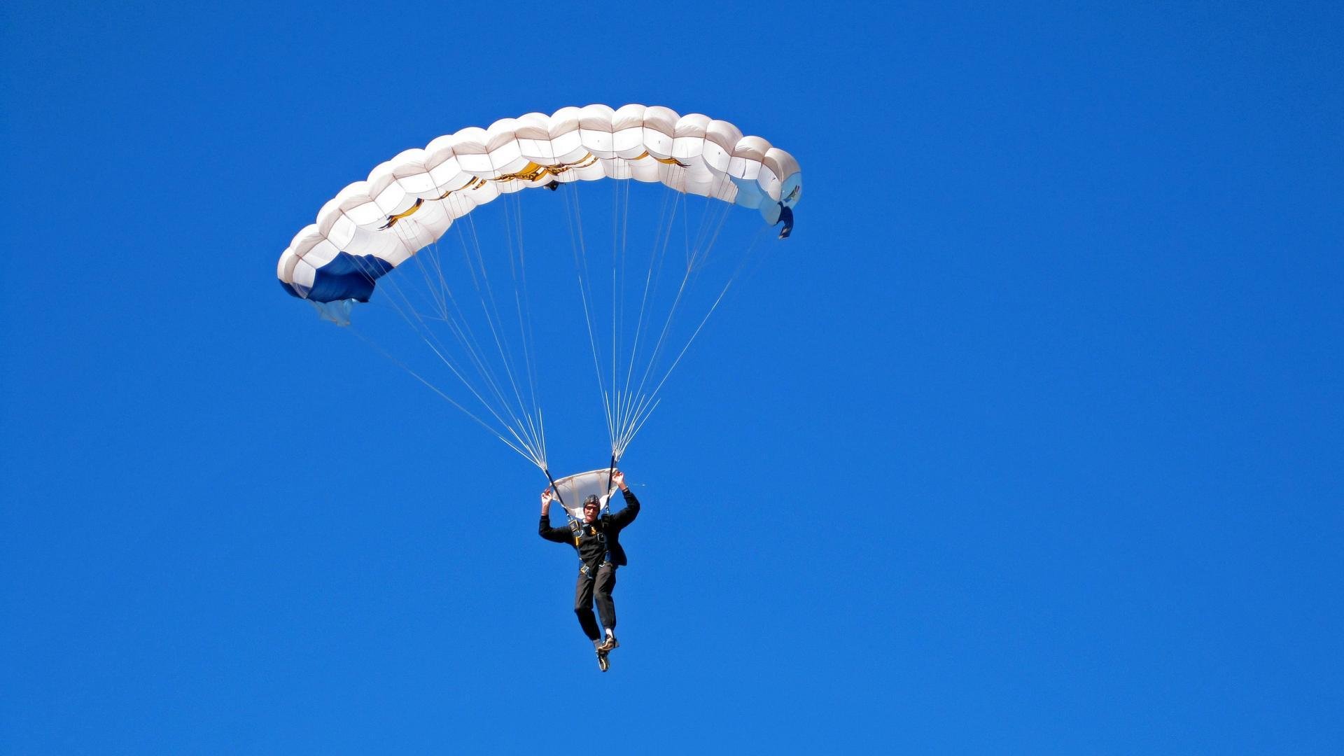 中国青少年篮球夏训计划覆盖多个训练基地，中国青少年篮球训练教学视频