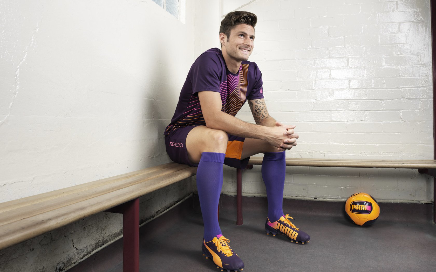 斯滕伯根100米自由泳决赛表现无懈可击，斯科特100米自由泳